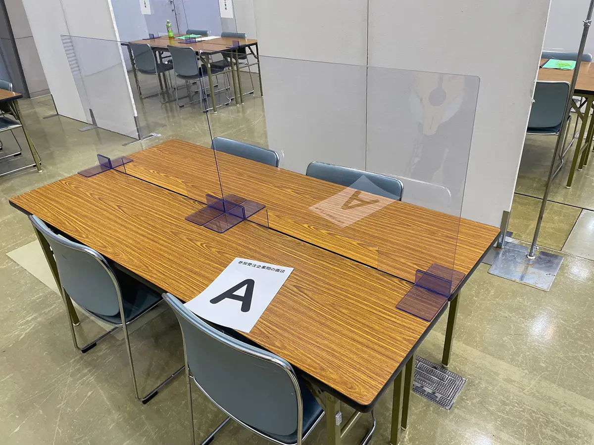 送料無料】 【8人用 会議セット】会議用テーブル 幅3000×奥行1200×高さ700mm + メッシュチェア 腰楽 ハイバック キャスター付き  肘付き【8脚セット】の通販 ｜ オフィス家具通販の【オフィスコム】