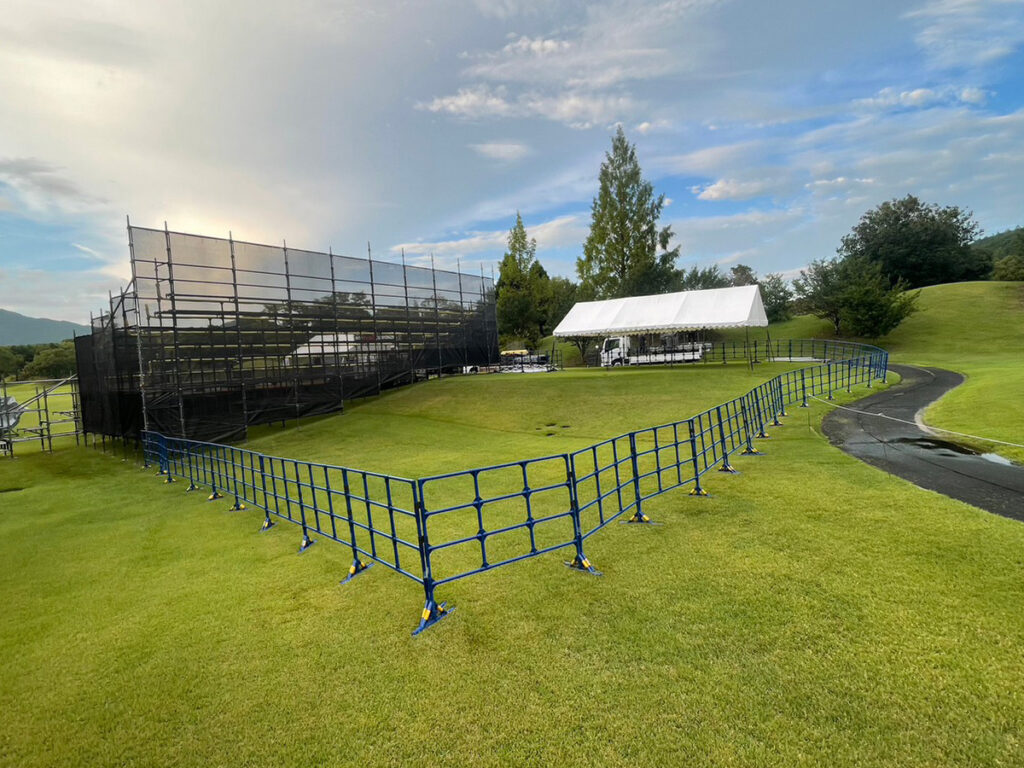 ステージ ゴルフ場 設営風景2