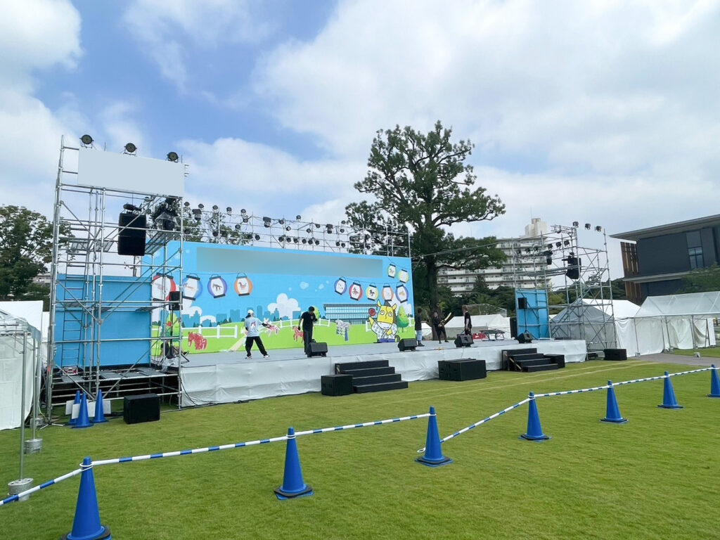 世田谷区のお祭り本番 メインステージ1