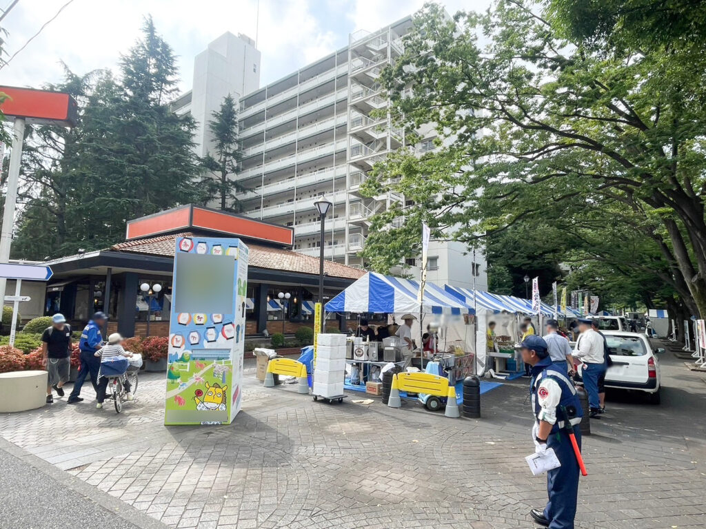 世田谷区のお祭り本番 1.5間×2間テント 青白3