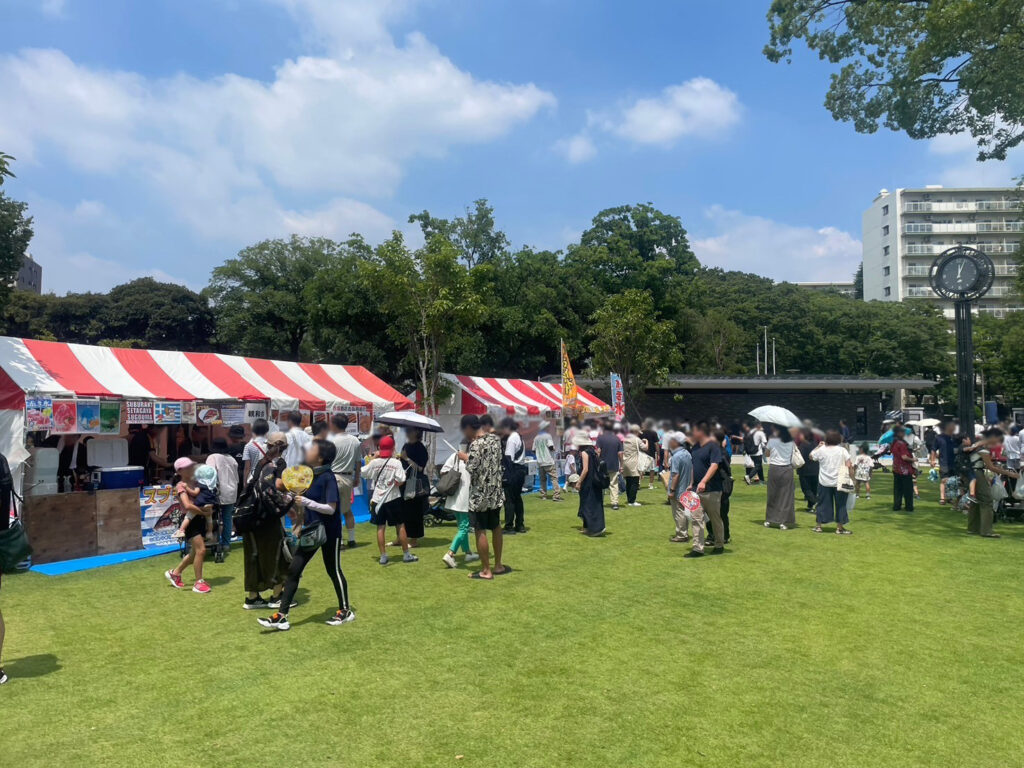 世田谷区のお祭り本番 1.5間×2間テント 赤白1