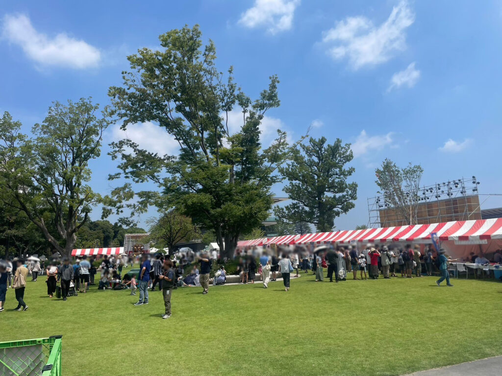 世田谷区のお祭り本番 1.5間×2間テント 赤白2