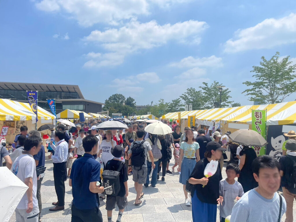 世田谷区のお祭り本番 1.5間×2間テント 黄白1
