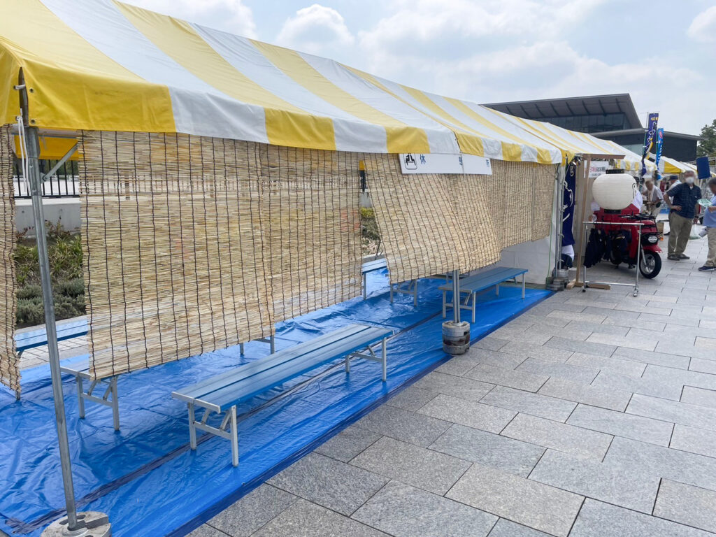 世田谷区のお祭り本番 1.5間×2間テント 黄白2