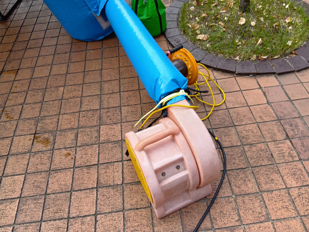 名古屋の大学でミストバルーンを設営しました!9 送風機