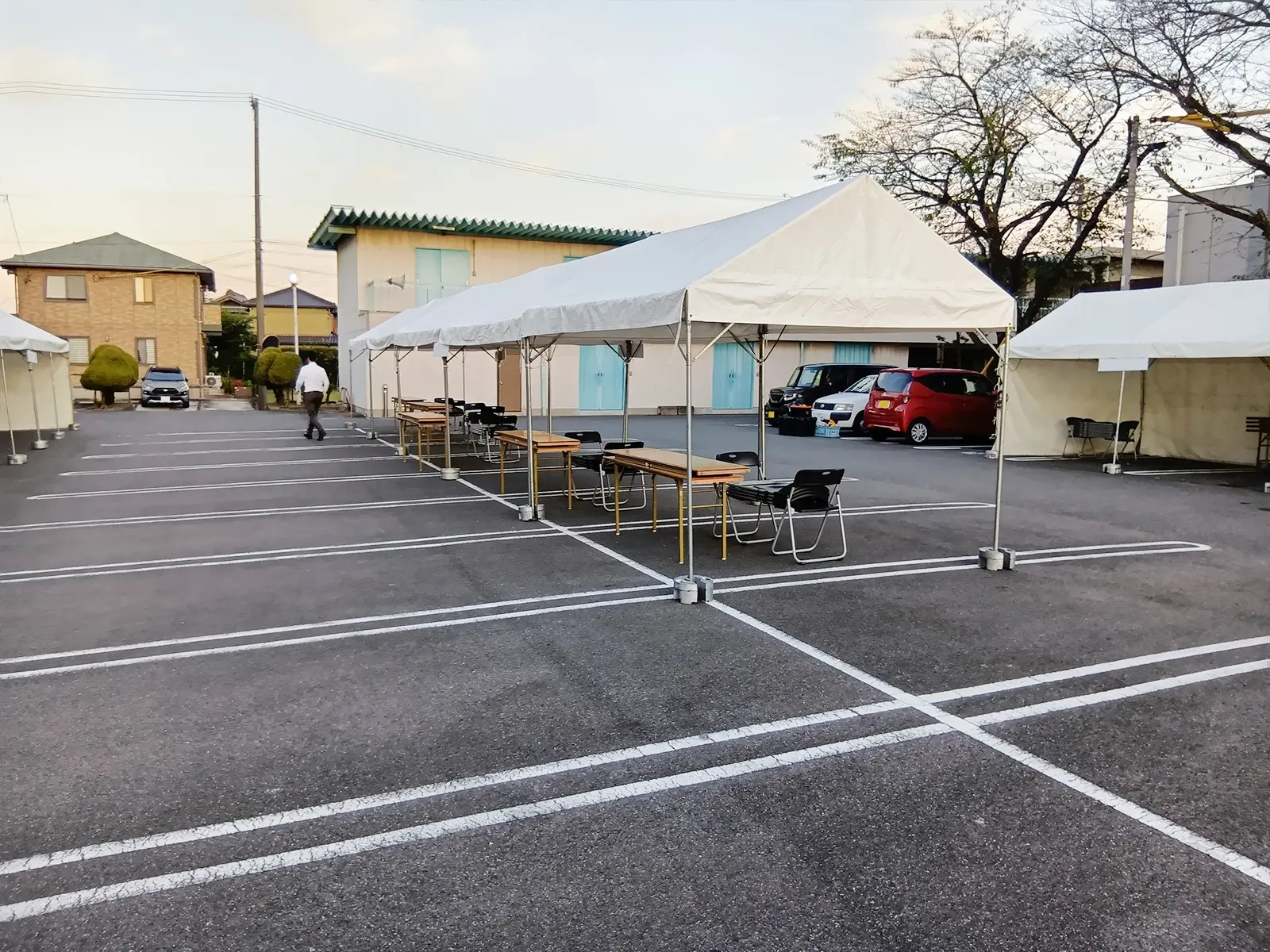 蟹江町のお祭りでバックパネルステージを設営7