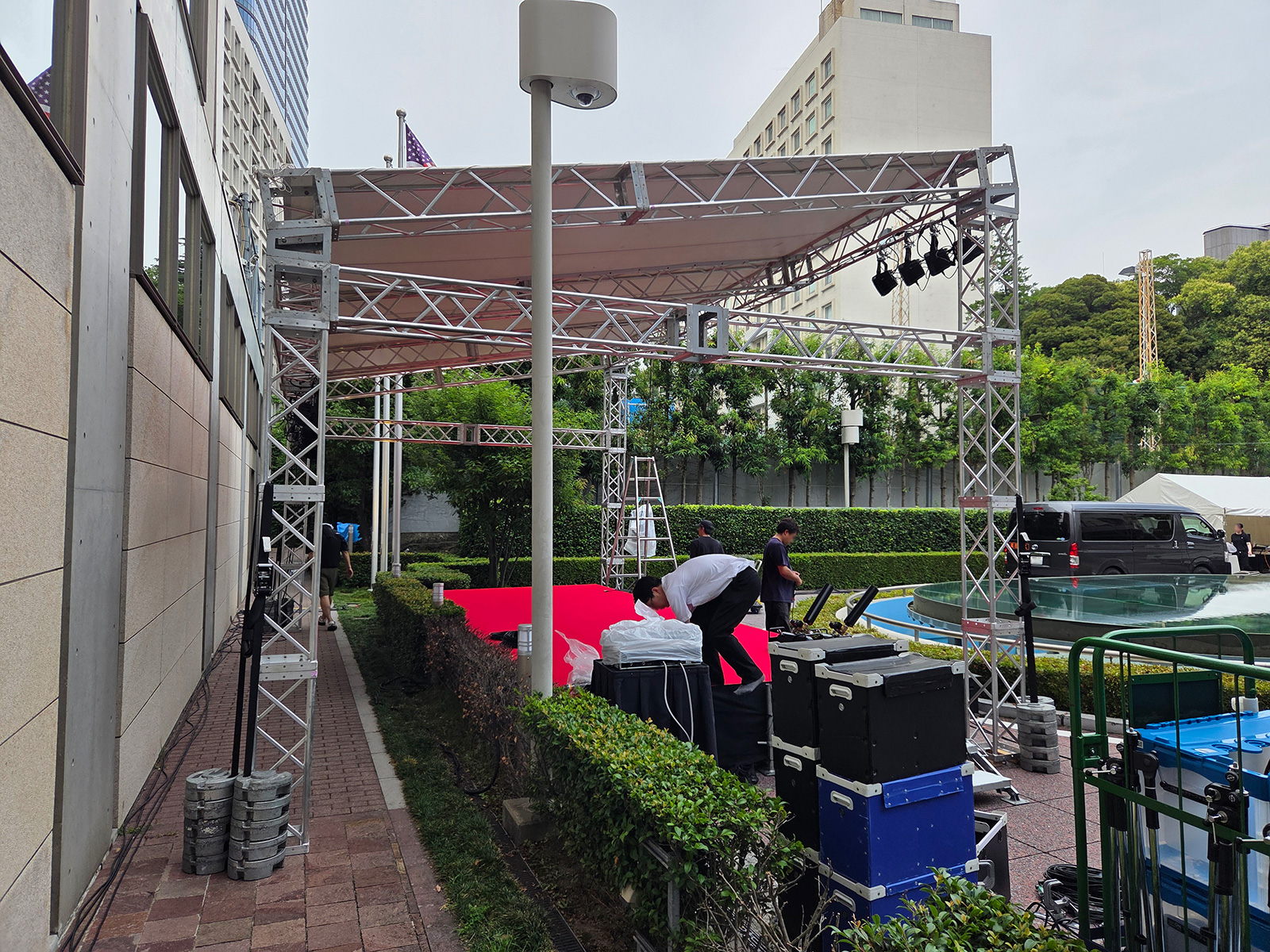 東京で記念祭典用のトラスステージを設営しました！ 現場風景4