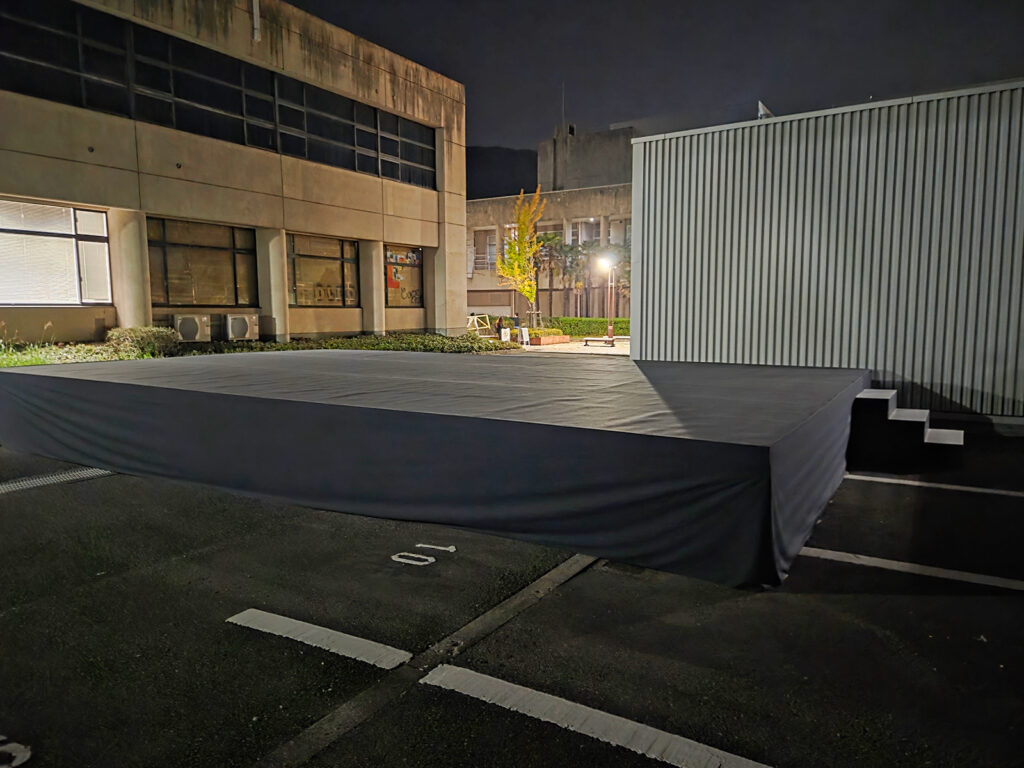 兵庫県の大学で学園祭用ステージを設営しました 3