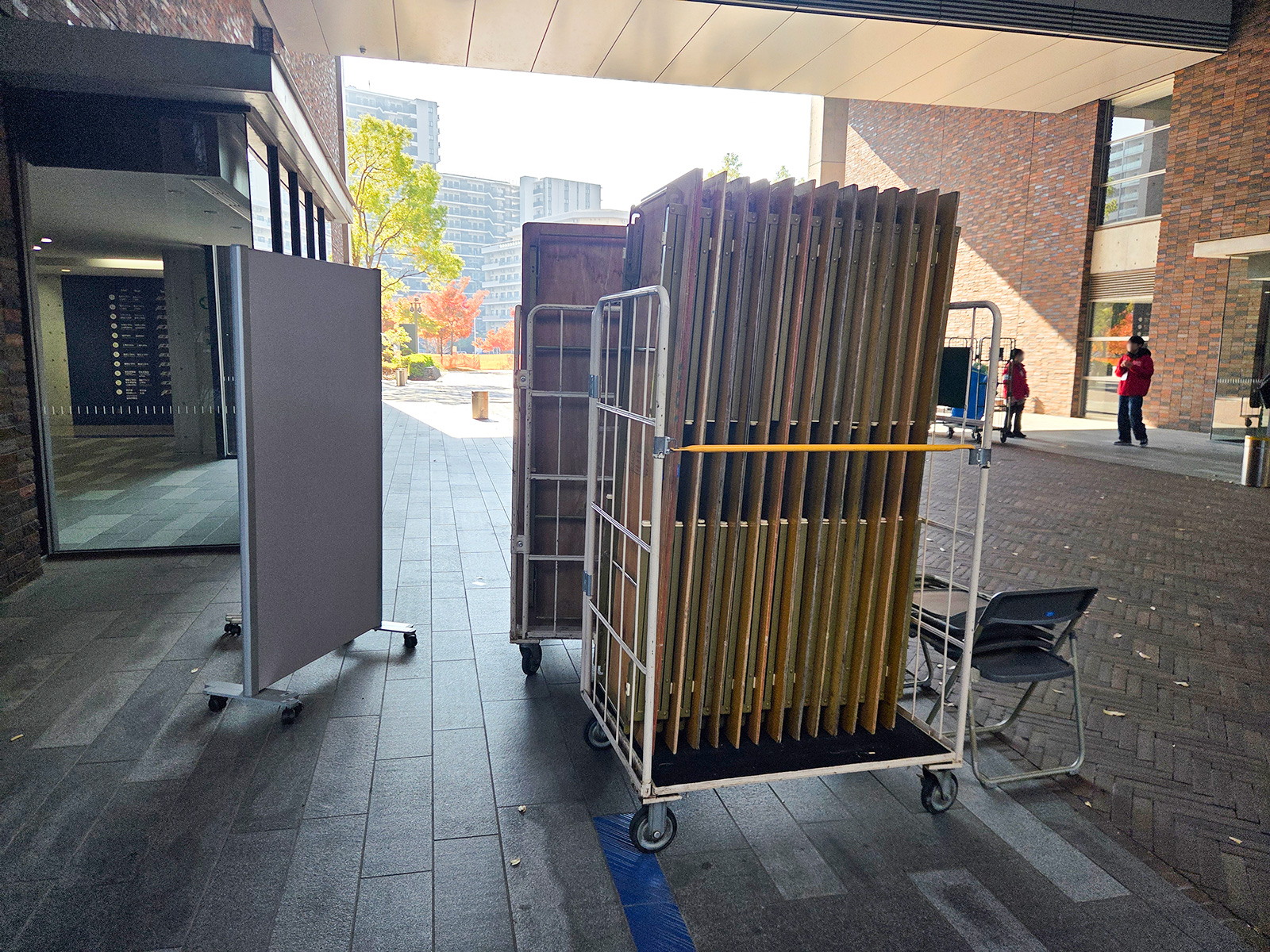 東京都葛飾区の大学祭で3間×5間ノーマルステージを設営2