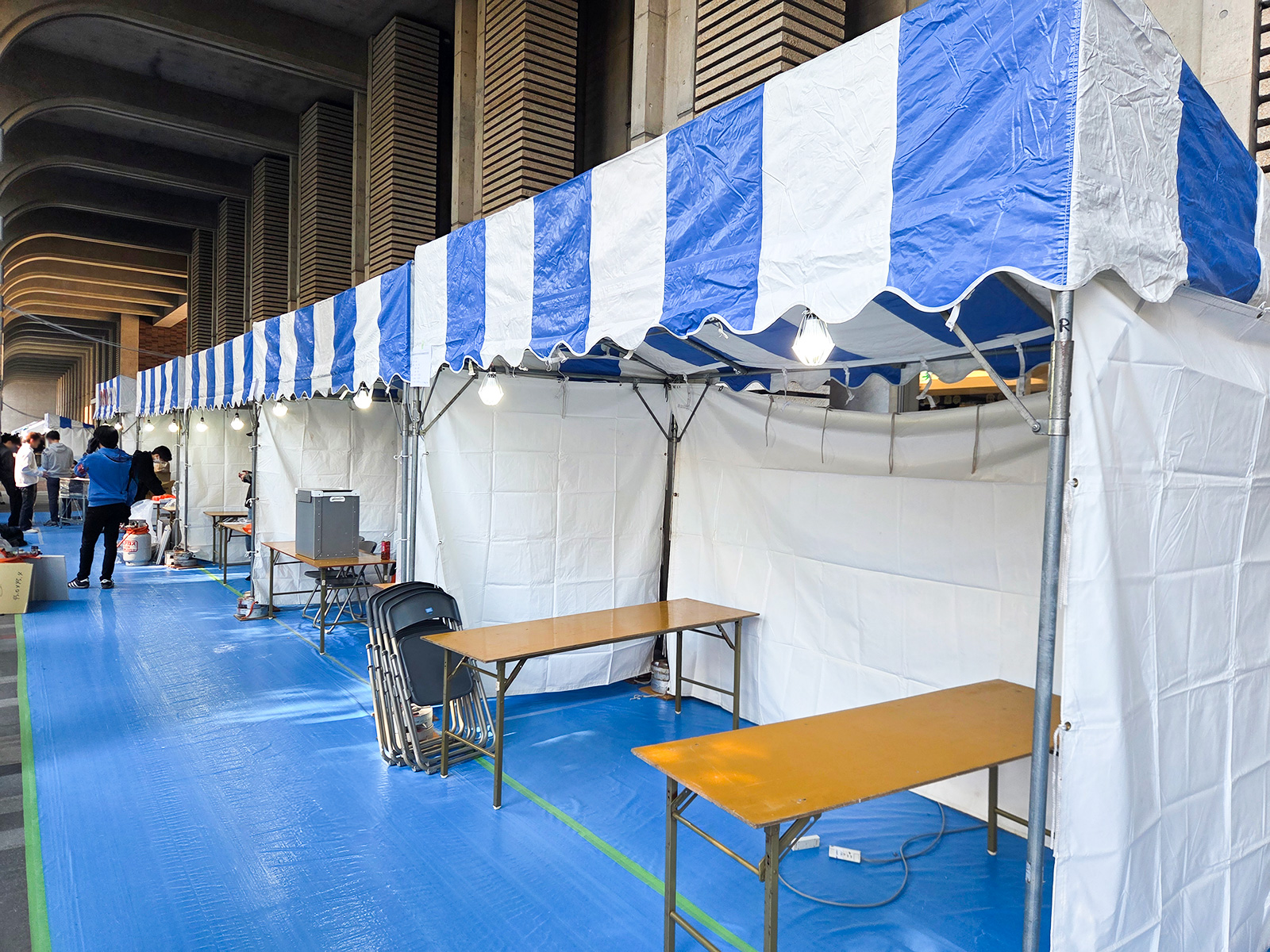 東京都葛飾区の大学祭で3間×5間ノーマルステージを設営4