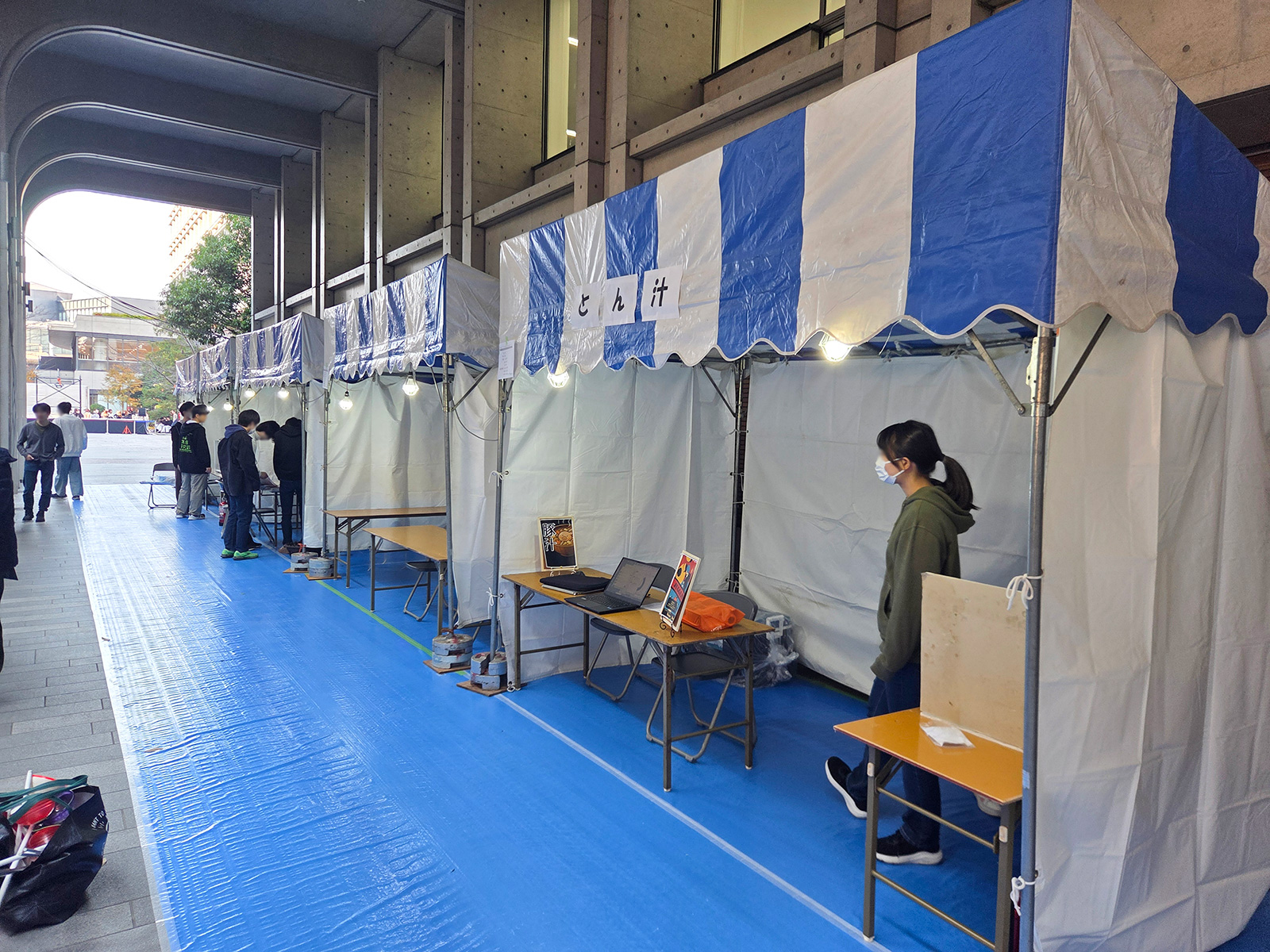 東京都葛飾区の大学祭で3間×5間ノーマルステージを設営5