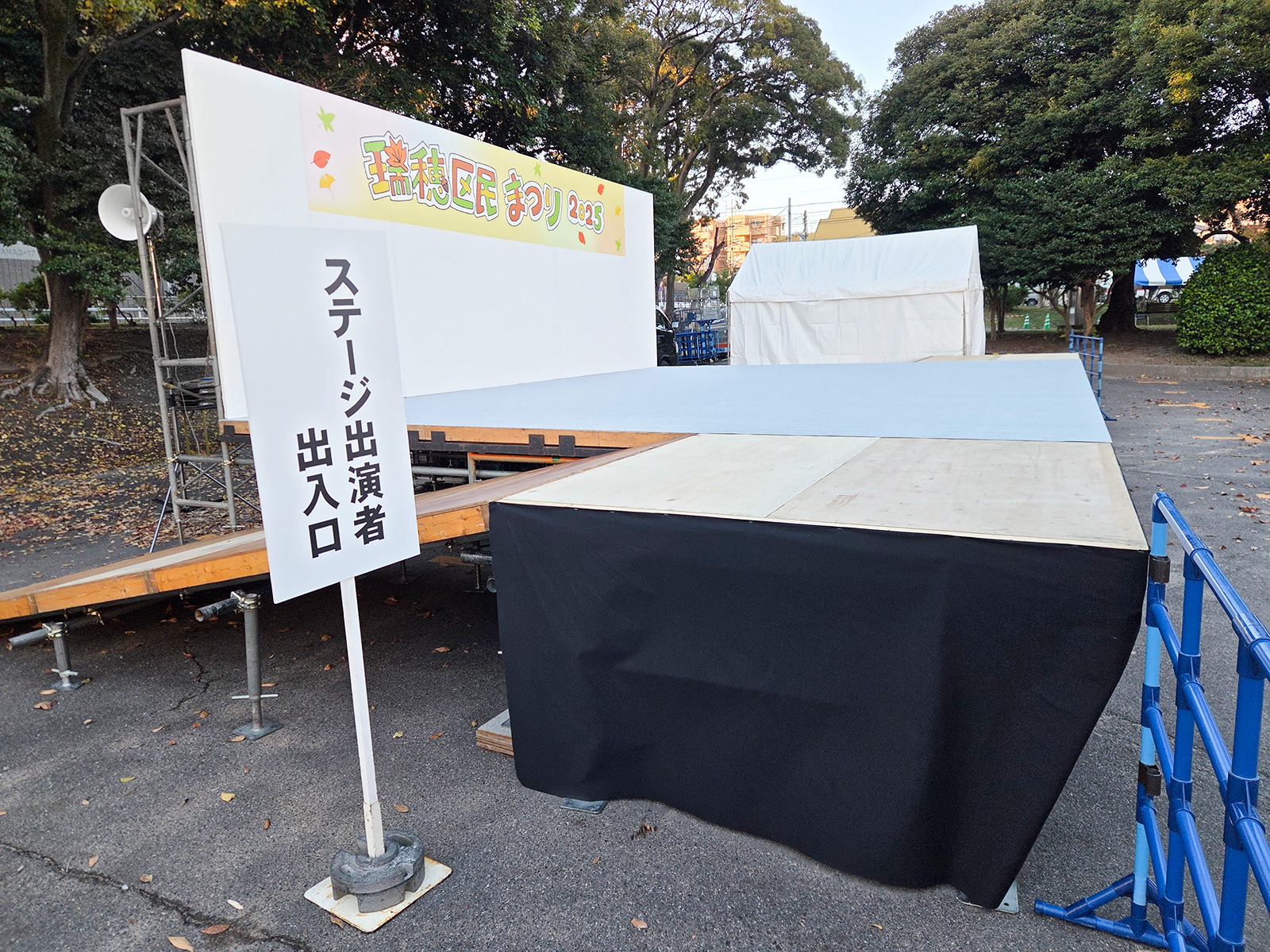 瑞穂区民祭りで3間×4間サイズのステージを設営4