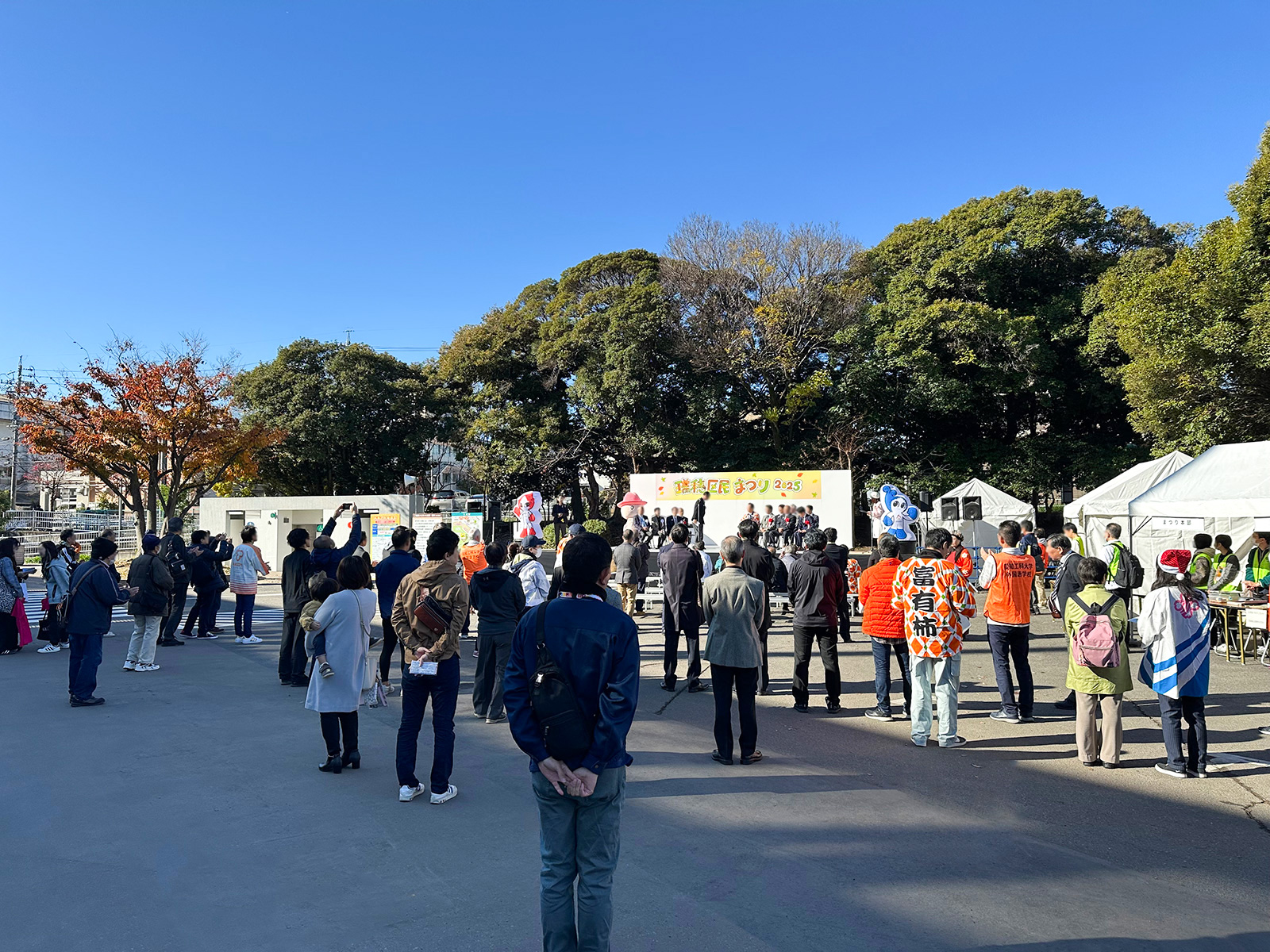 瑞穂区民祭りで3間×4間サイズのステージを設営1